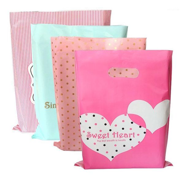 Embrulho de presente 50pcs Bolsa de plástico de padronização fofa Roupas de Natal Pacotes de casamento Bolsas de decoração de festas de casamento com alça