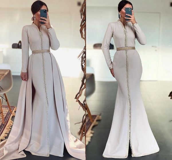 Weiße Meerjungfrau-Marokkaner-Kaftan-Abschlussballkleider mit abnehmbarer Schleppe 2022 Langarm-Muslim-Arabisch-Dubai-Abendkleid Roben