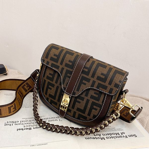 

designer handbags chain small women's 2021 summer new fashion letter one saddle net shoulder belt messenger bag i74f