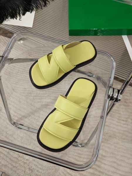 

2021 spring and summer new b square head open toe i-shaped flat slippers for women to wear out, Black