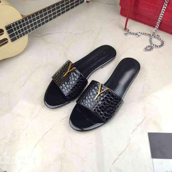 

ladies luxury flat slippers fashion soft and comfortable leather women sandals size 35-42, Black