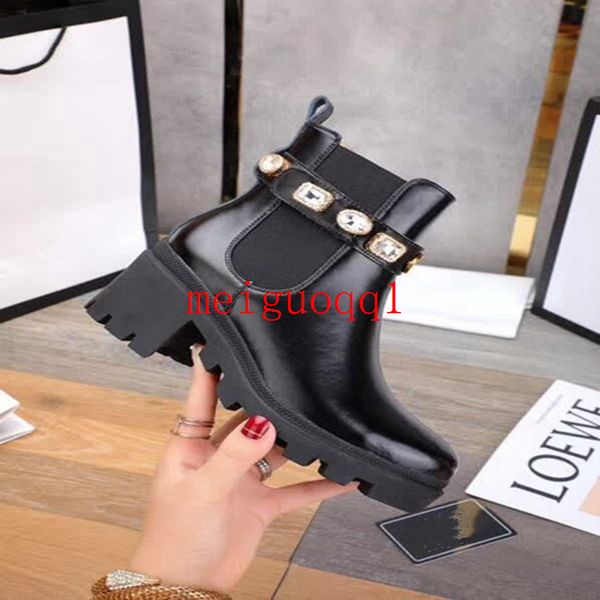 

2021 women's designer boots martin desert boot flamingos love arrow 100% genuine leather medal thick non-slip winter shoes bee shoes pl, Black