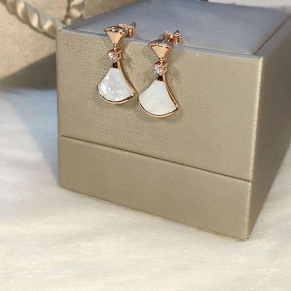 

stud e15, Golden;silver