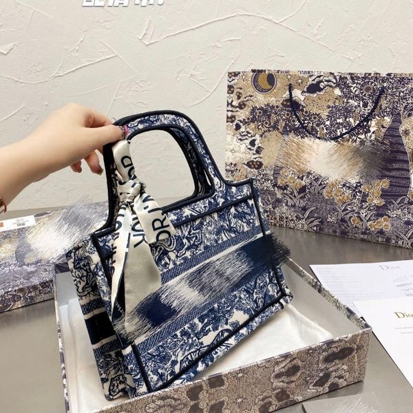 

luxury designer bags cristi women tote 2021 new women's star same jacquard embroidery hand shoulder small shopping mei dc9