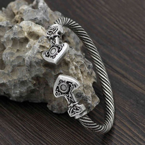 

double headed axe viking bracelet accessories men's fashion bracelet, Black