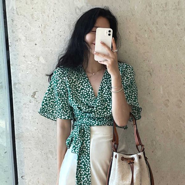 

ly varey lin summer women vintage v-neck flora high waist short casual butterfly sleeve bandage green female shirts 210526, White