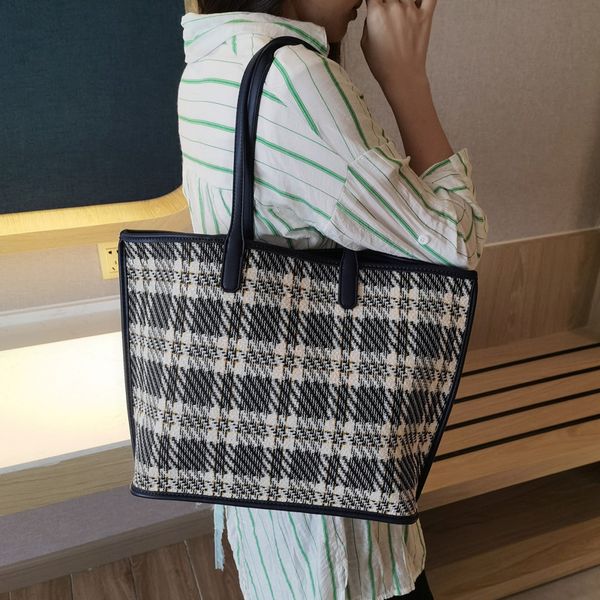 

niche pattern bag mother basket picture new french portable design 2021 cross lattice handbag vegetable tote female hximx