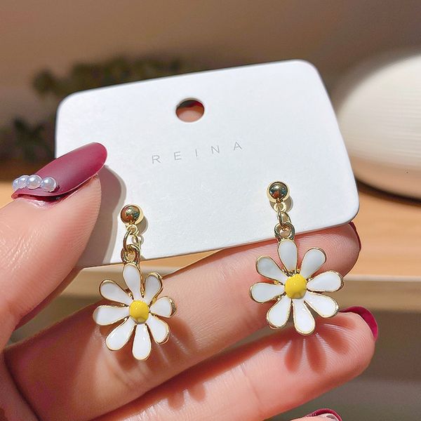 

925 silver needle summer niche fashion daisy flower earrings