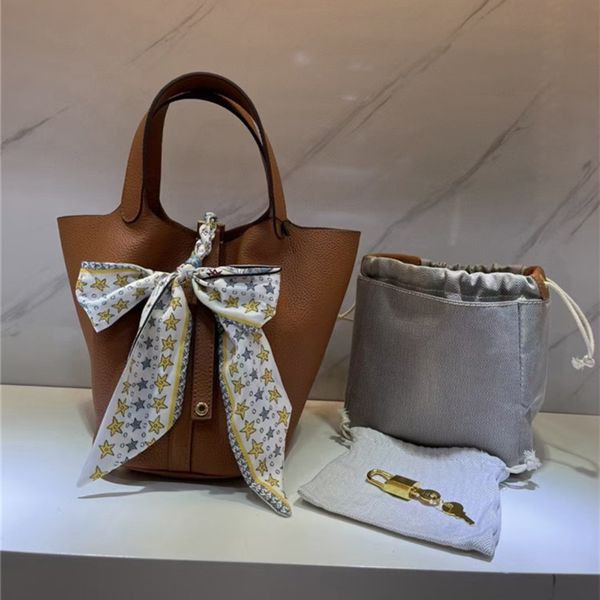 

2021 new gold button vegetable basket togo pattern layer cowhide bucket steamed stuffed bun mother bag portable female purses clearance