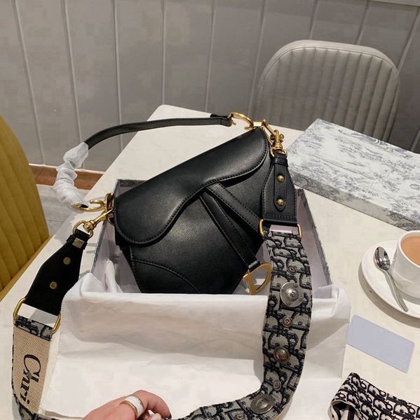

2021 On Sale high quality Classic Luxury Brand Leather bags men and women shoulder Messenger bag portable backpack -D1283, Red;black
