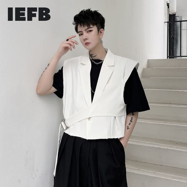 

iefb men's clothing metal buckle single button white waistcoat for men streetwear fashion black white short vest 9y7272 210524