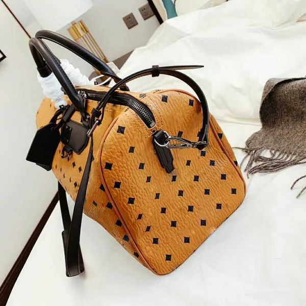 

mcn oversize travel bags women luxurys designers bag 2021original pillow pack patent handbag genuine leather shoulder wallet imitation brand