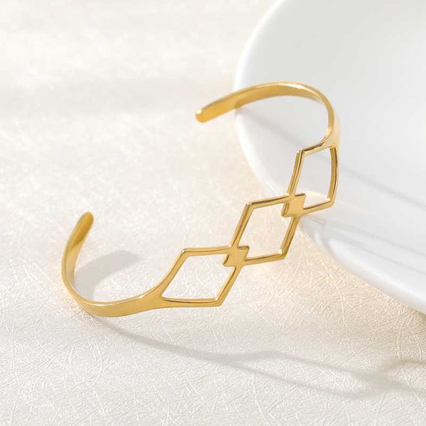 

hollow stacked rhombus cuff bracelets for women stainless steel open bangles women's minimalist jewelry accessories friend gifts q0719, Black