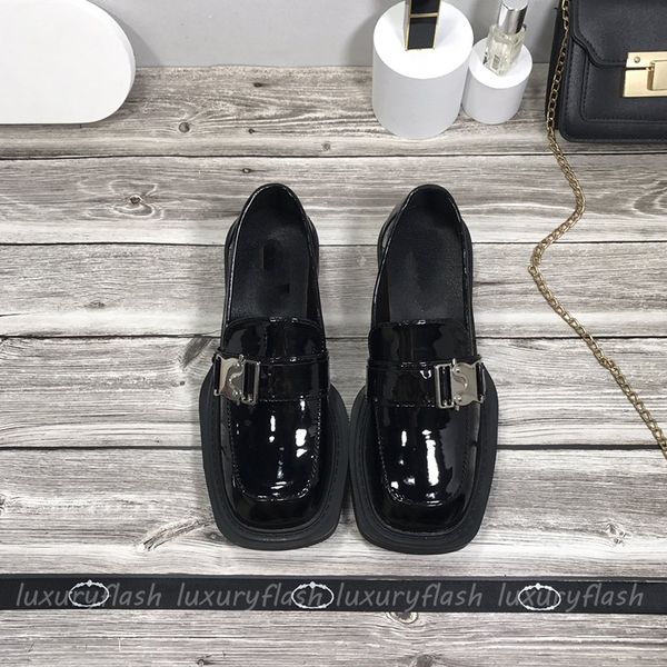 2023 mocassins novas sapatos de couro designers luxurys design de moda quadrado fivela casual calçados pretos tênis de alta qualidade