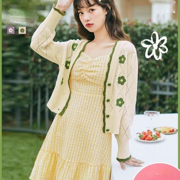 

women's knits & tees 2021 autumn thin knitted cardigan sweater korean version of flower button temperament slim short wear, White