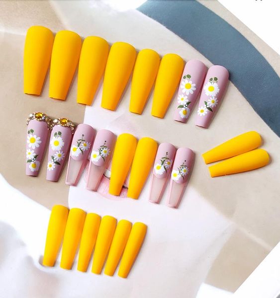 

false nails 24pcs small daisies nail patch glue type removable super long paragraph fashion manicure save time fa, Red;gold