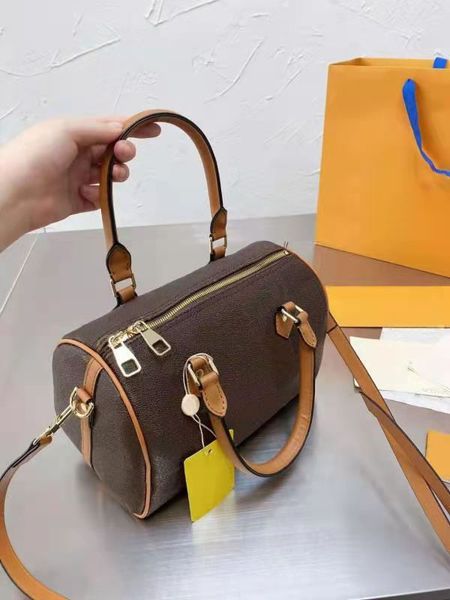 

designer designed diagonal bag. women's old flower pattern, size 25cm.