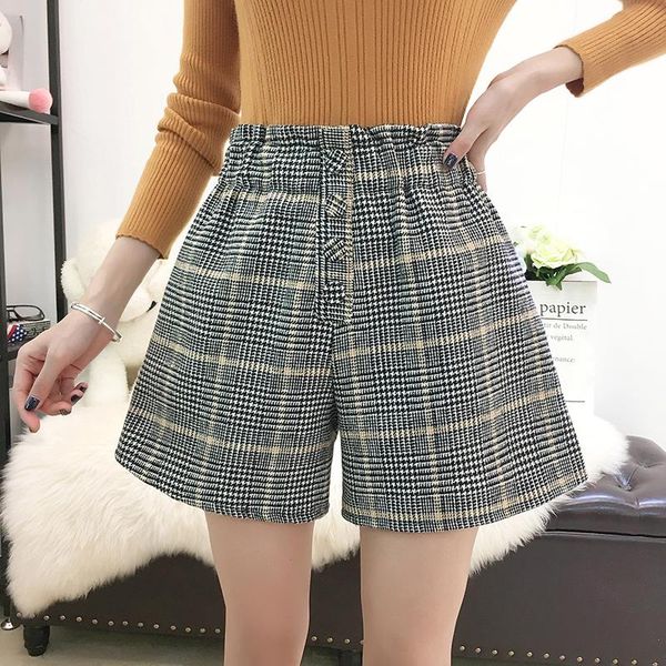 

women's shorts woolen plaid, White;black