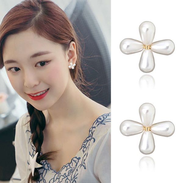 

b695 simple lucky grass imitation pl rings transparent clip without ear hole, Black