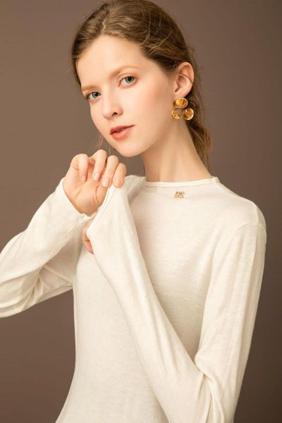 

women's knits & tees mid neck cashmere sweater in spring and summer 2021, White