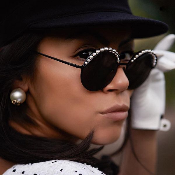

sunglasses qpeclou luxury pearls round women fashion brand mirror sun glasses female eyewear ladies oculos uv400, White;black