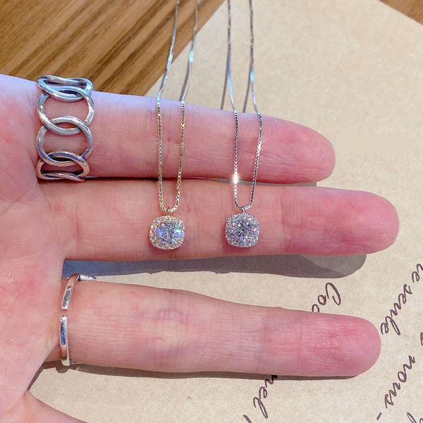 Небольшая квадратная алмазная кулочка Flash женское ожерелье дизайн меньшинства чувства легкого роскошного темперамента простая цепочка клавиш