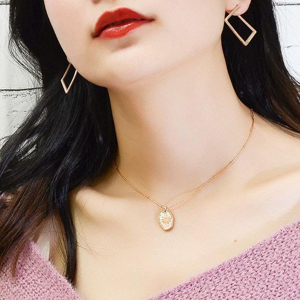

chains beautiful woman has a about irregular sun oval necklace pendant, Silver