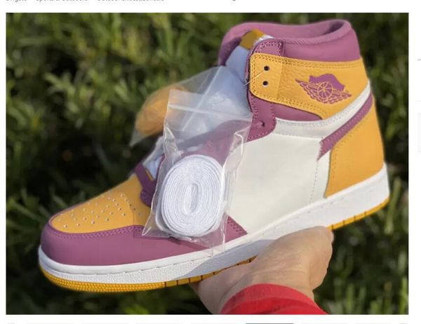 

1 high og brotherhood mens basketball shoes 1s university gold light bordeaux-white womens outdoor sneakers yellow 555088-706 with box
