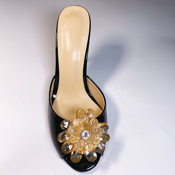 2024 Женщины Женщины искренние настоящие кожаные высокие каблуки летние сандалии бусинка 3D цветочные шлепанцы скользкие платье Скальзовое платье Гладиатор Сексуальные туфли алмаз 34-43 3 цвета
