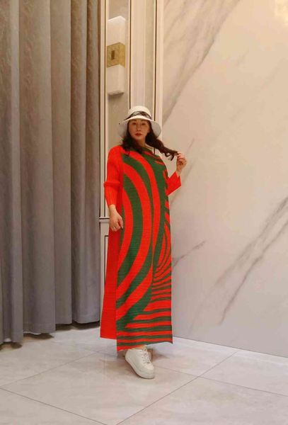 

warm sales miyake fold neck stripe loose dress stock, Black;gray