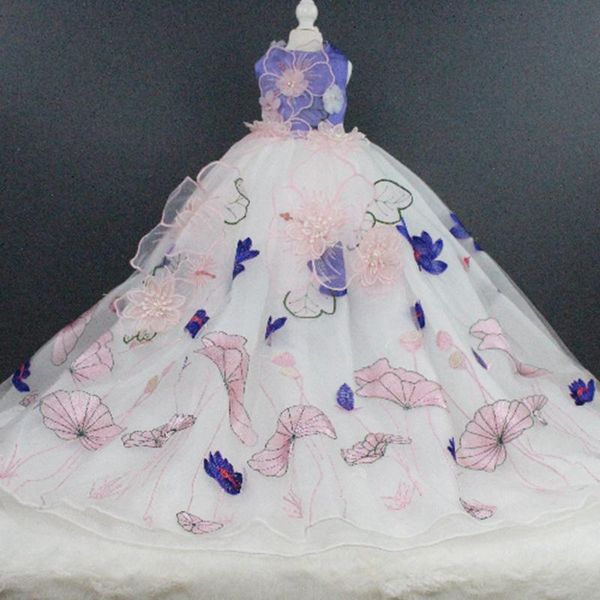 

dog apparel pet dress handmade embroidery three-dimensional flower princess trailing wedding puppy clothes for small dogs poodle