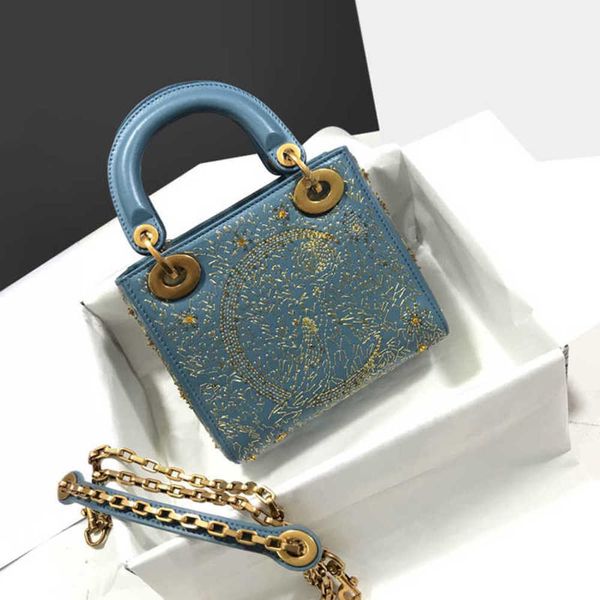 

7a+designers new style embroidered moon beads it's lined with lamb tendon bronze accessories removable chain strap handheld can the sho