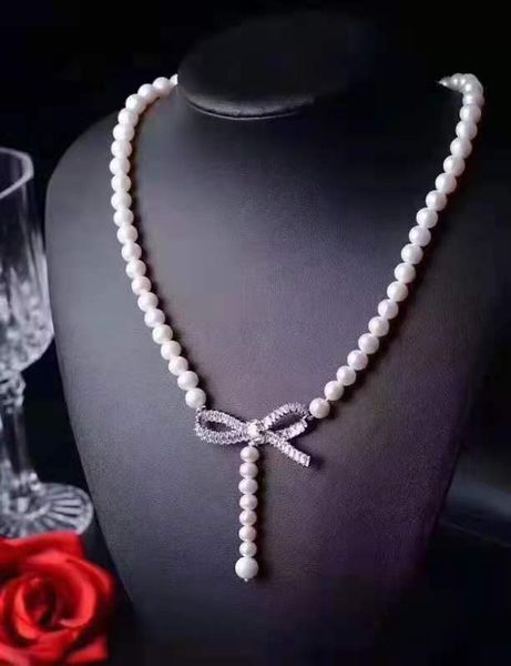 Elegante collana di perle d'acqua dolce bianche da 8-9 mm con micro intarsio in zircone con chiusura ad arco da 50 cm