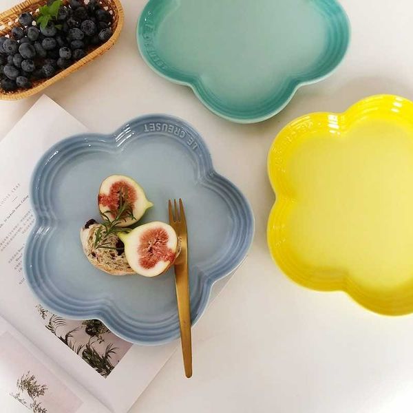 

the same type of breakfast western food dessert , ceramic flower and household cooking plate in france