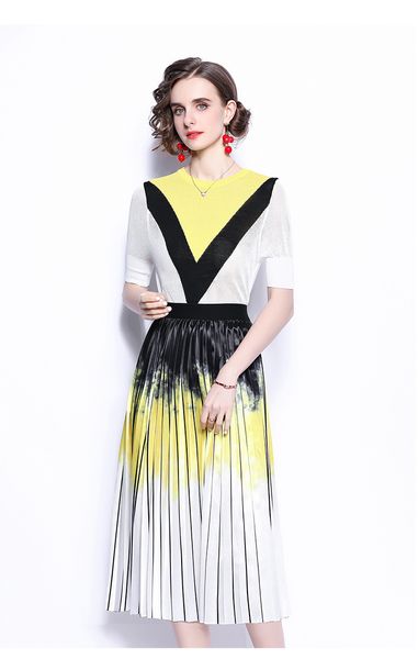 

two piece dress goods fashionable stylish slimming contrast color knitted shirt tie-dye pleated puffy skirt suit, White
