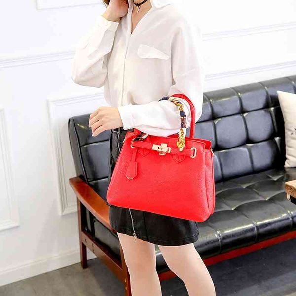 

2021 new versatile with fashionable women's hand-held wedding red bridal bag