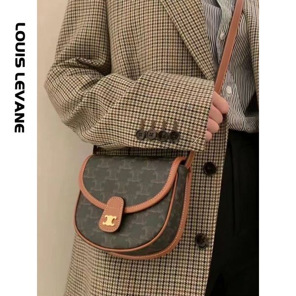 

design handbag women's summer versatile flip saddle bag, Red;black