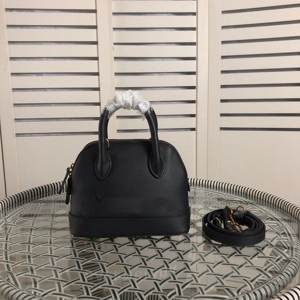 

The new designer luxury evening bag is comfortable and large-capacity space can be hand-held or single-shoulder