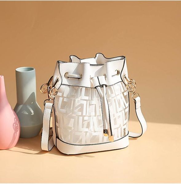 

2020 new portable messenger bag trend color 12contrast mini shell transparent beach color jelly bag25, Red;black