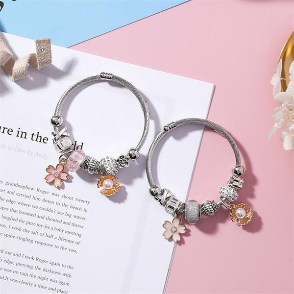 

cuff 2021 style alloy women bracelet beaded high-end fashion shell flower pendant personality birthday gift, White