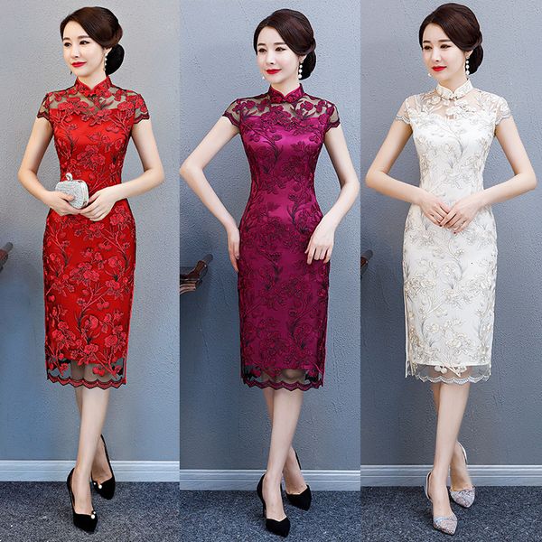 

luxury cheongsam embroidery hollowed out middle fashion slim mom drs lace cheongsam, Blue;red