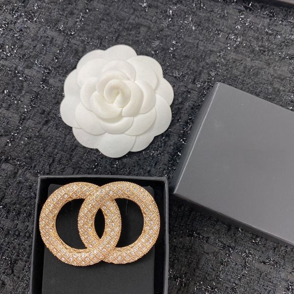 

2021 designer brooches pins for womens fashion funny enamel brooch suitable romantic delicate attractive jewelry diamond broche brosche, Gray
