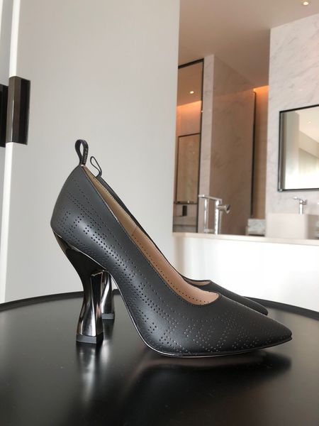 

2021 fashion high heels shoes designer women pointed toe low heel shoess woman gladiaor sandals lady brand design mesh womens shoe with box, Black