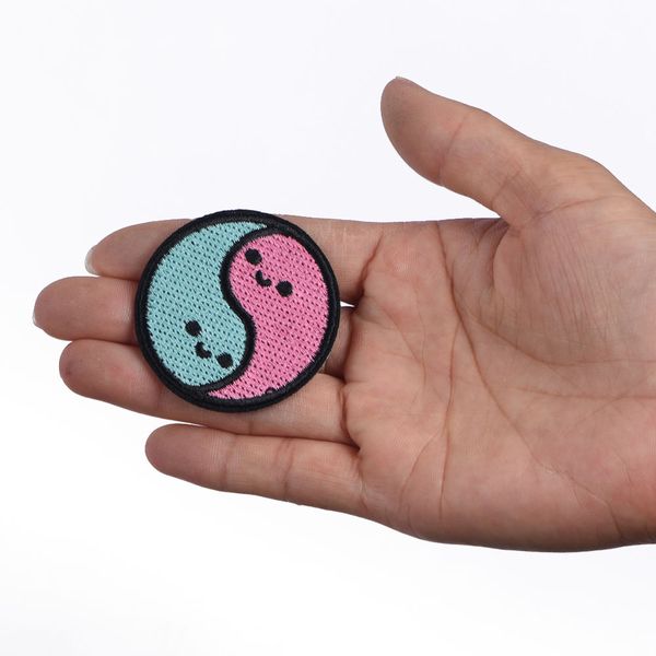 

stock or customize personalized gossip ironing embroidery patches for clothing, White;pink