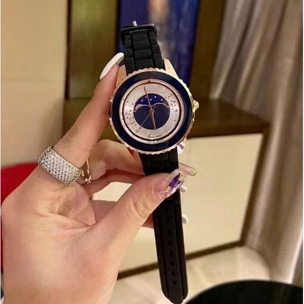 Lady Watches 33mm Kırmızı Beyaz Siyah Silikon Kayış Kuvars Üst Marka Bilek Saatleri Kadınlar İçin Lüks İzle