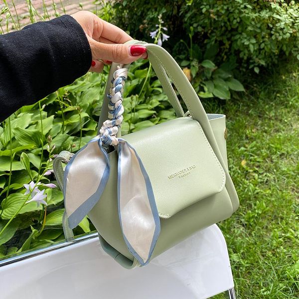 

shoulder bags niche design senior female bag 2021 fashion messenger square bucket handbag wing width: 24cm