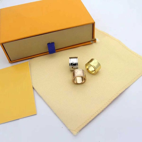 

designers titanium steel rings fashion women flower letter ring classic engraved v initials lovers jewely size 6-9, Slivery;golden