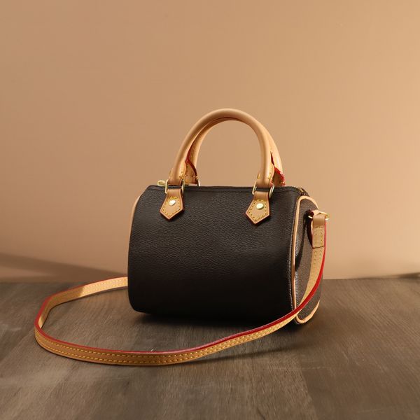 

women messenger travel bags classic style fashion shoulder bag lady totes handbags 30 cm with key lock