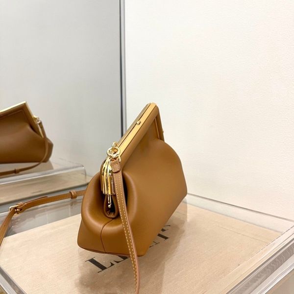 

70% s autumn and winter new first series metal latch clip lambskin hand chain dinner bag women