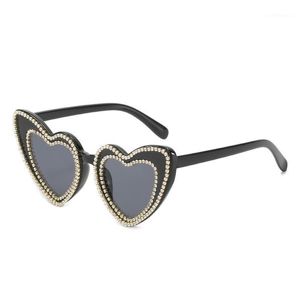 

fashion vintage diamond love heart sunglasses women 2021 designer travel crystal oversized sun glasses punk shades, White;black